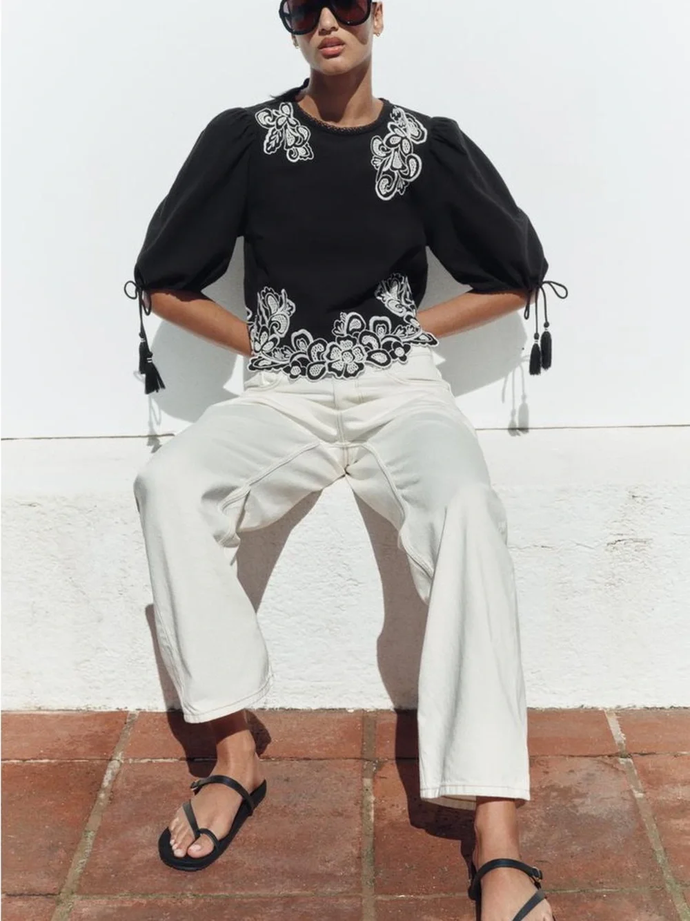 ZARA BNWT PUFF SLEEVE EMBROIDERED BLOUSE. BLACK 7200/021/800